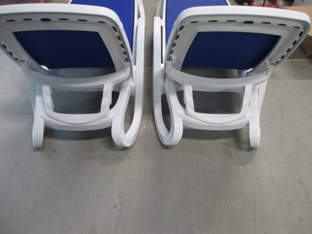 Шезлонг-лежак пластиковый Alfa белый, синий 1700-1945х710х850 мм Шезлонг-лежак пластиковый Alfa белый, синий 1700-1945х710х850 мм