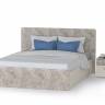 Кровать 1600 с подъёмным ортопедическим основанием и тумбочкой Амели 11.31 цвет шёлковый камень/бетон чикаго беж