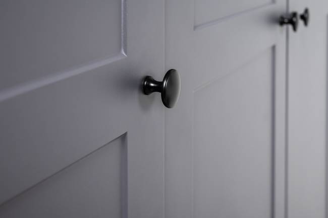 Комод четыре ящика с настенной вешалкой и двумя платяными шкафами Остин цвет серый графит/дуб крафт золотой Комод четыре ящика с настенной вешалкой и двумя платяными шкафами Остин цвет серый графит/дуб крафт золотой