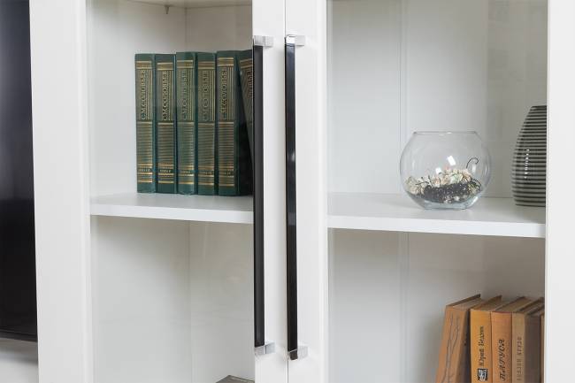 Комод для ТВ-аппаратуры с навесной полкой и широкий сервант Валенсия цвет белый шагрень Комод для ТВ-аппаратуры с навесной полкой и широкий сервант Валенсия цвет белый шагрень