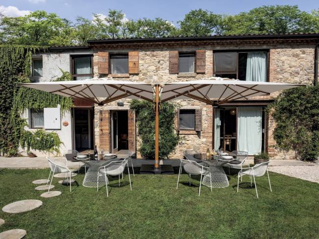 Зонт профессиональный двухкупольный 2.9х6 м Galaxia Dual V Timber имитация ироко, слоновая кость 2900х6000 мм Зонт профессиональный двухкупольный 2.9х6 м Galaxia Dual V Timber имитация ироко, слоновая кость 2900х6000 мм