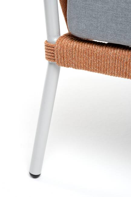 "Диего" кресло плетеное из роупа, каркас алюминий светло-серый (RAL7035) муар, роуп оранжевый меланж круглый, ткань светло-серая "Диего" кресло плетеное из роупа, каркас алюминий светло-серый (RAL7035) муар, роуп оранжевый меланж круглый, ткань светло-серая