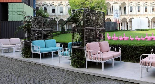 Диван пластиковый с подушками Komodo 2 белый, розовый 1440х780х880 мм Диван пластиковый с подушками Komodo 2 белый, розовый 1440х780х880 мм