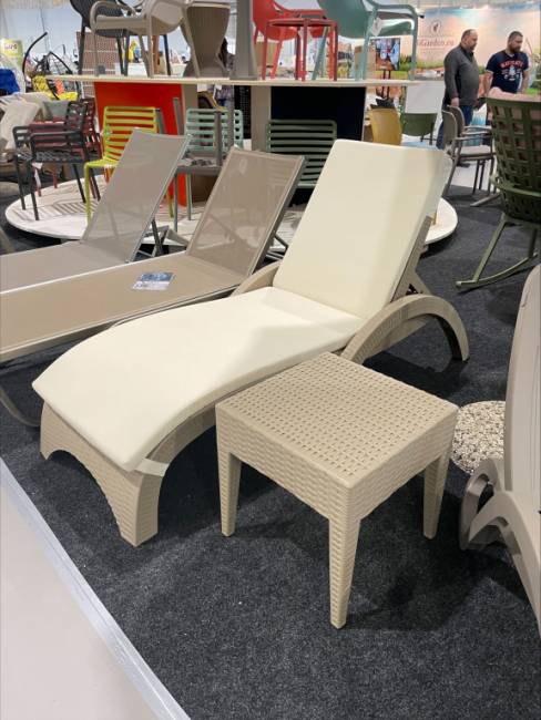 Шезлонг пластиковый GS 1009 (Fiji) бежевый 1870x730x340 мм Шезлонг пластиковый GS 1009 (Fiji) бежевый 1870x730x340 мм